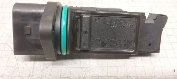 Skoda Octavia Mk1 (1U) Mass air flow meter F00C2G2055