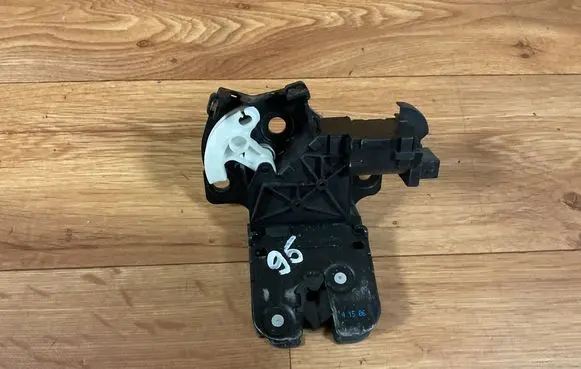 Audi A4 S4 B7 8E 8H Tailgate/trunk/boot lock/catch/latch 8P4827505B