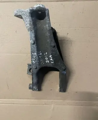 Volkswagen Transporter - Caravelle T5 Engine mounting bracket 7E0199343