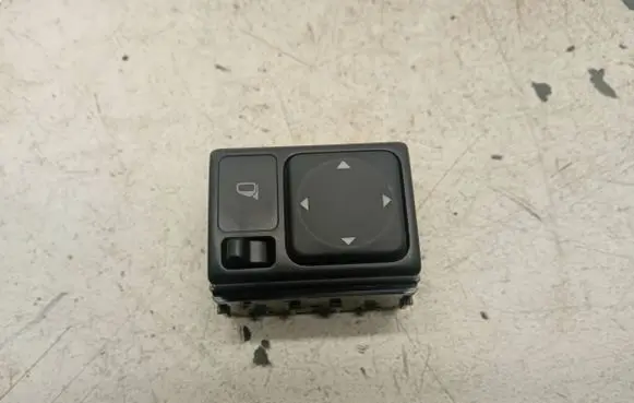 Nissan Note (E11) Wing mirror switch