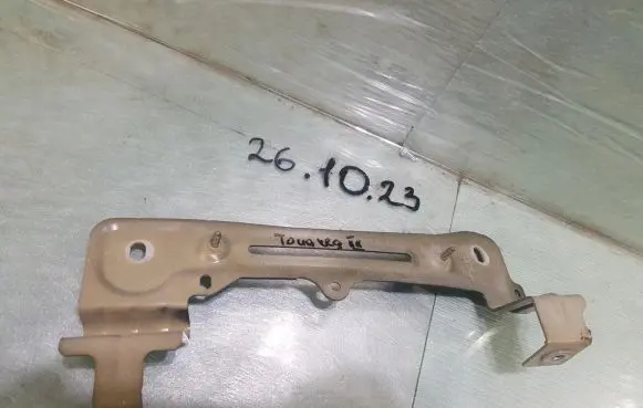 Volkswagen Touareg III Fender mounting bracket 760821431