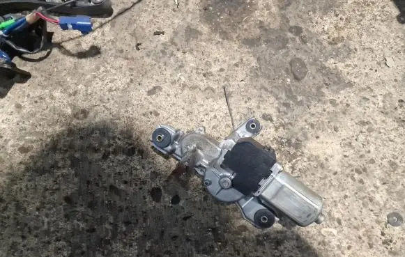 Toyota Corolla E120 E130 Rear window wiper motor