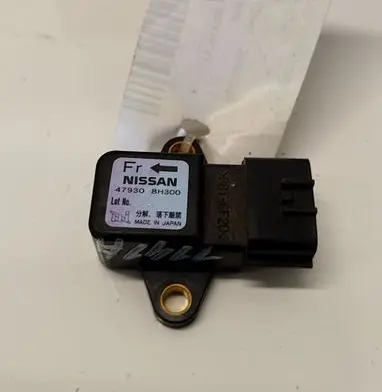 Nissan X-Trail T30 ESP acceleration yaw rate sensor 479308H300