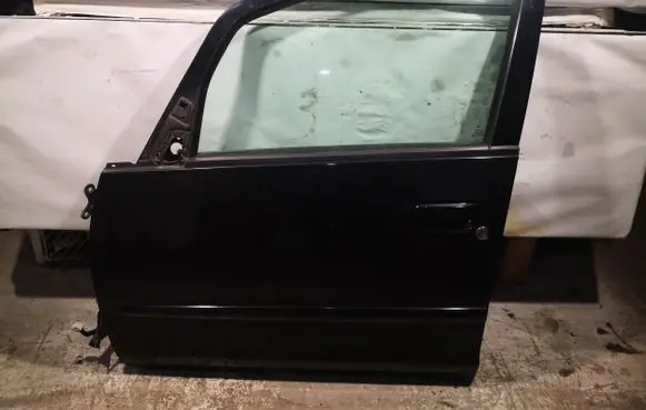 Mitsubishi Colt Front door