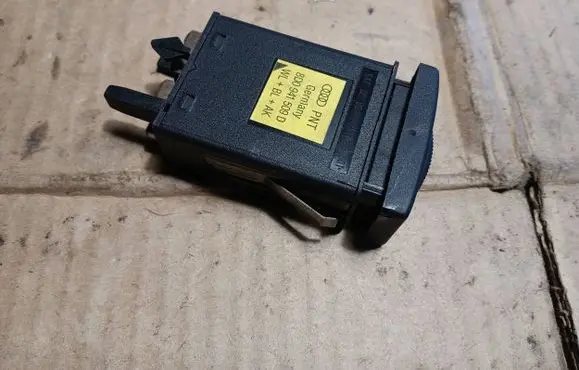 Audi A4 S4 B5 8D Hazard light switch 8D0941509D
