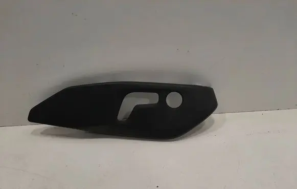 Volvo XC90 Front door seat control surround trim 39831630