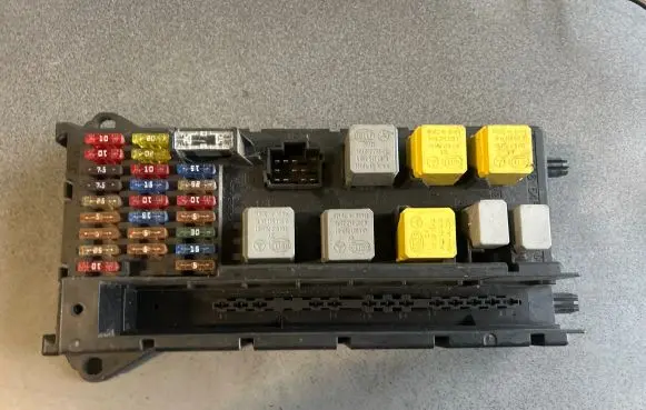 Mercedes-Benz Sprinter W906 Fuse module ZGS007Q004 516817020 518817028