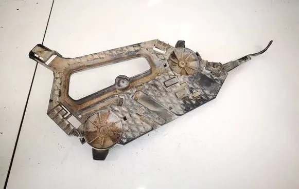 Skoda Octavia Mk2 (1Z) Headlight/headlamp mounting bracket 
