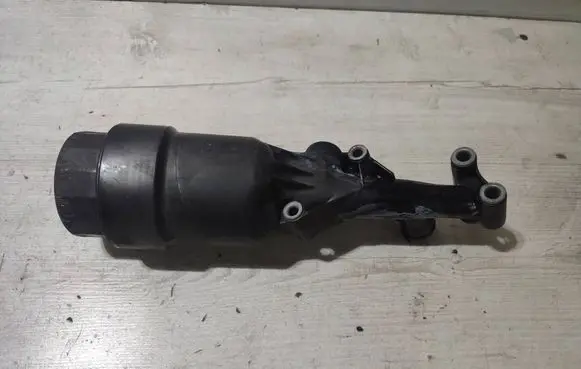 Mercedes-Benz GLK (X204) Oil filter mounting bracket 70321178