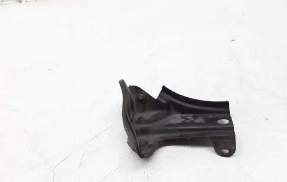 Volkswagen Golf Plus Front bumper mounting bracket 5M0823601C
