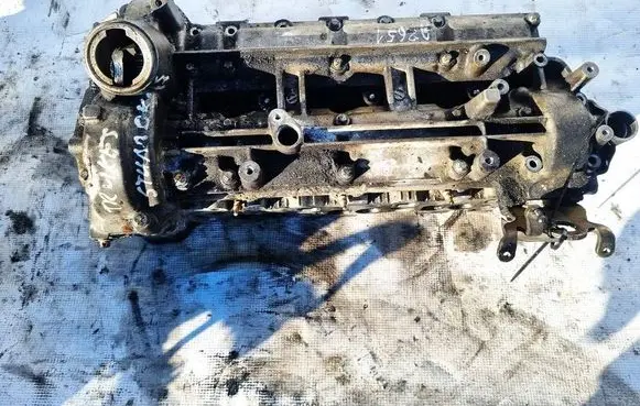 Mercedes-Benz R W251 Engine head R6420163601