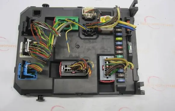 Citroen DS3 Fuse module 9666952280