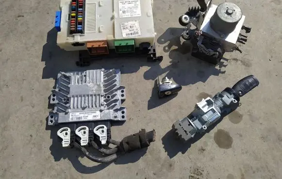 Ford Mondeo MK IV Engine ECU kit and lock set 