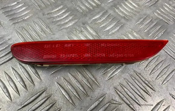 Infiniti QX80 Rear tail light reflector