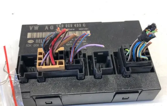 Volkswagen Golf V Central body control module 1K0959433C