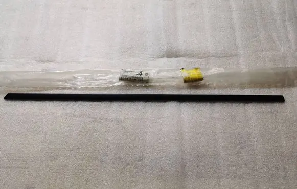 BMW 5 E39 Rear side glass trim 51368189295