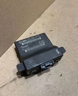 Audi A3 S3 8P Gateway control module 1K0907530B 1K0907951