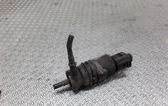 Volkswagen Transporter - Caravelle T5 Windscreen/windshield washer pump