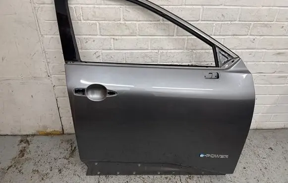 Nissan X-Trail T33 Front door