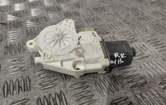 Mercedes-Benz C W204 Front door window regulator motor A2048200142