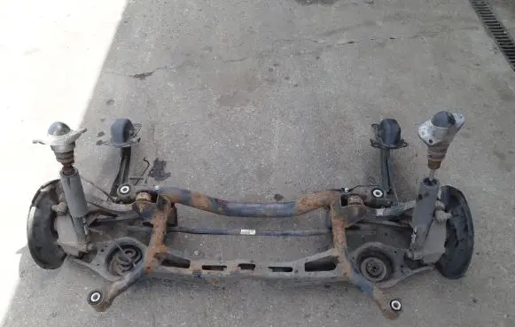 Volkswagen PASSAT B6 Rear axle beam with reductor 3C0512011CP