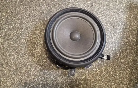 Audi A4 S4 B7 8E 8H Front door speaker