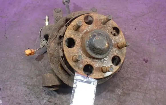 Rear wheel hub spindle/knuckle