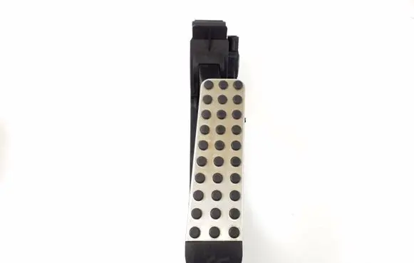 Accelerator throttle pedal