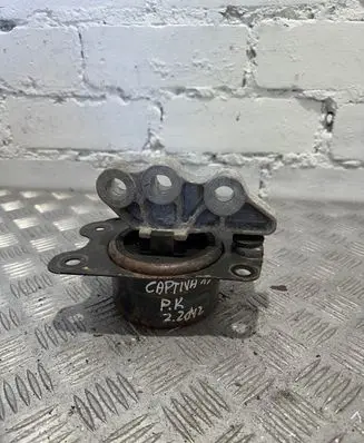 Chevrolet Captiva Engine mount bracket
