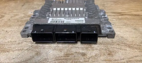 Volvo V70 Engine control unit/module 31269189 5WS40608E