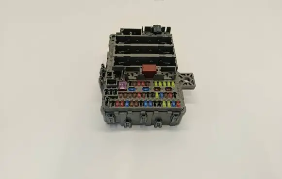 Honda Civic IX Fuse module TB8G210