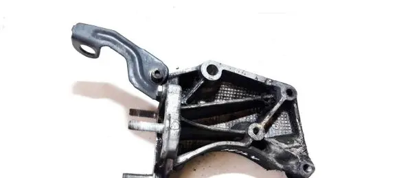 Citroen Berlingo Engine mounting bracket