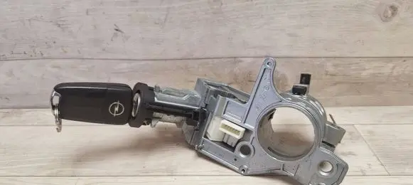 Opel Zafira B Ignition lock N0501882