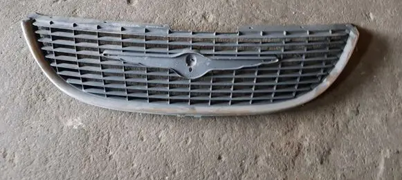 Chrysler Voyager Front bumper upper radiator grill