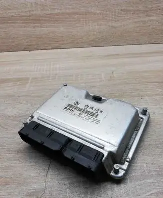 Volkswagen PASSAT B5 Engine control unit/module ECU 038906019AJ 0281010303