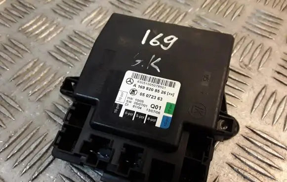 Mercedes-Benz A W169 Door control unit/module 1698208526 A1698208526