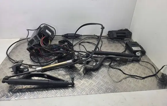 Mercedes-Benz E W211 Tailgate hydraulic set A2118000435