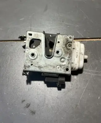 Audi A4 S4 B5 8D Front door lock 8d1837016f
