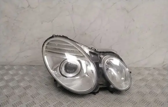 Mercedes-Benz E W211 Headlight/headlamp A2118204261