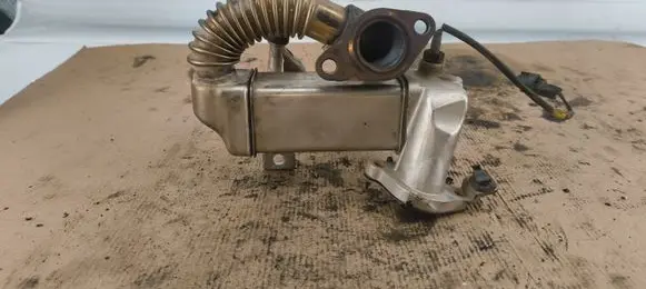 Opel Vivaro EGR valve cooler 147350678R