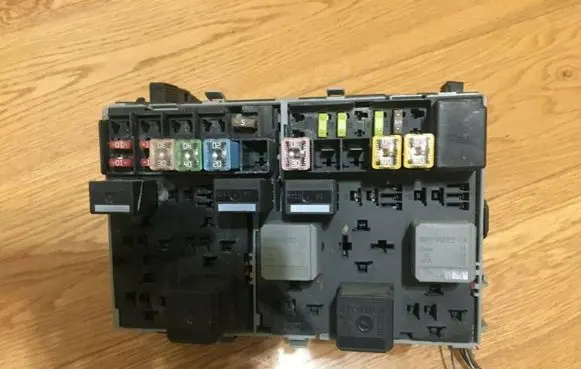 Ford Transit Fuse module 6C1T14A067CB PA6GB20G