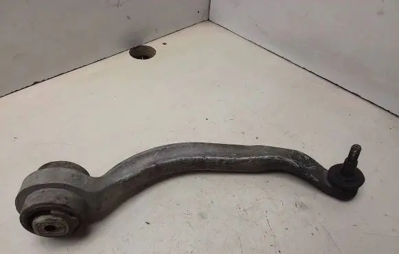 Volkswagen PASSAT B5.5 Front lower control arm/wishbone