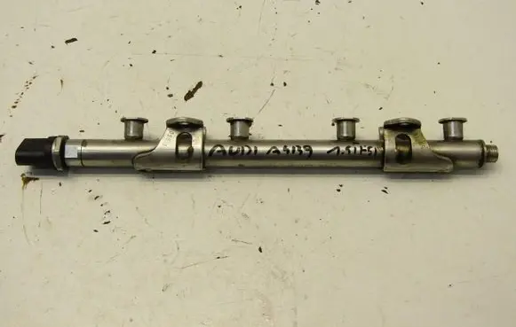 Audi A4 S4 B9 Fuel main line pipe 04E133320D