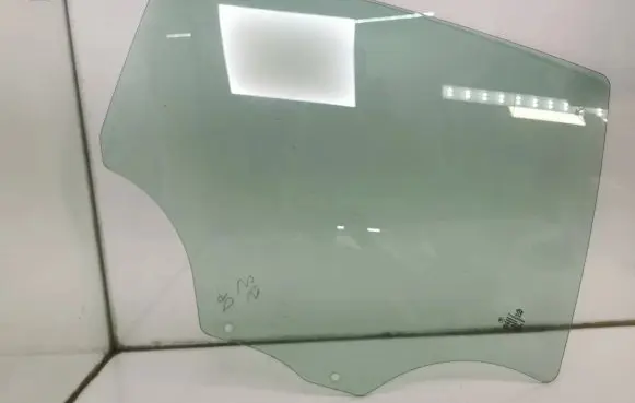 Peugeot 208 Rear door window glass E143R001583 As2m3232dot682