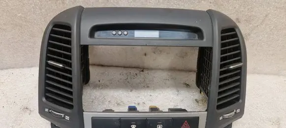 Hyundai Santa Fe Radio/GPS head unit trim 974102B900