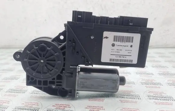 Volkswagen Touareg I Front door window regulator motor 7L0959792A