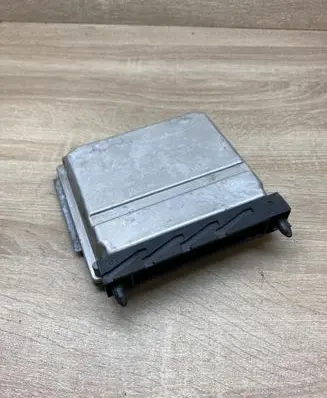 Volvo V70 Engine control unit/module ECU 08667710A 0281010319