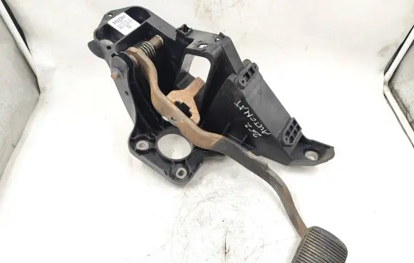 Ford Taurus Brake pedal 3222201 AE939F856DC