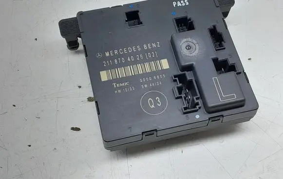 Mercedes-Benz E W211 Door control unit/module 2118704026