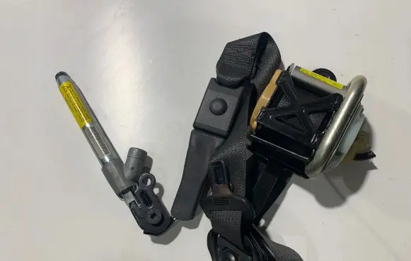 Opel Insignia A Front seatbelt 306981099P10 5010C3G1X6 PPMB93RGD3